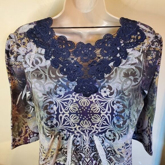 3/4th Sleeve Multicolored V Neck - Picture 6 of 10